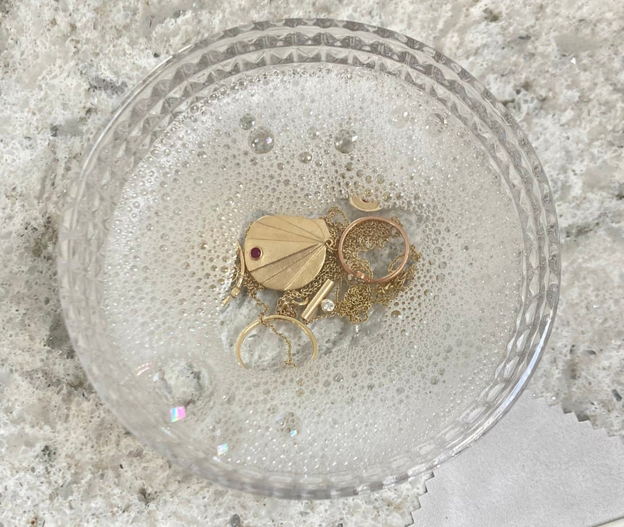 A Guide to Cleaning Your Gold Jewellery