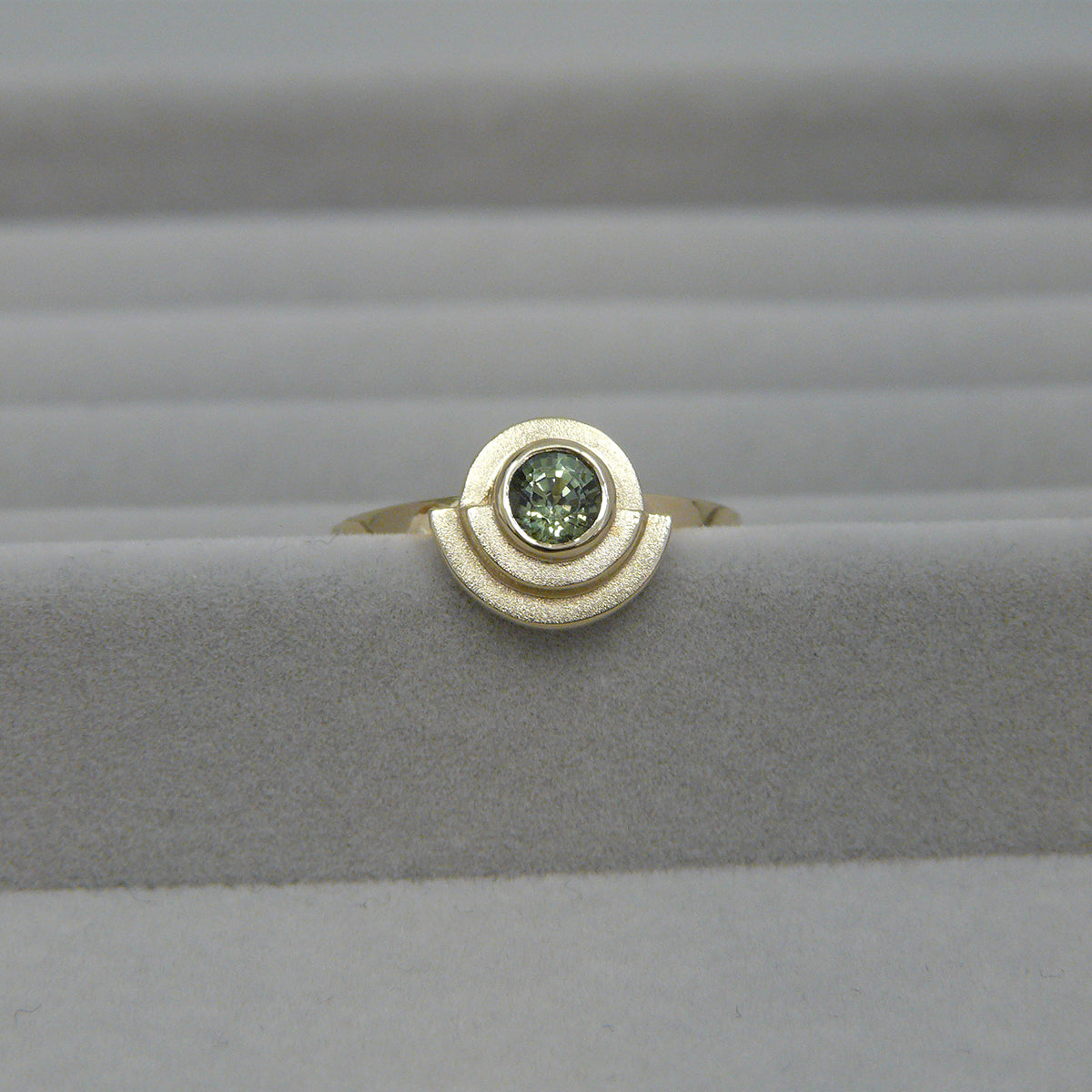 GREEN SAPPHIRE DECO RING image 3