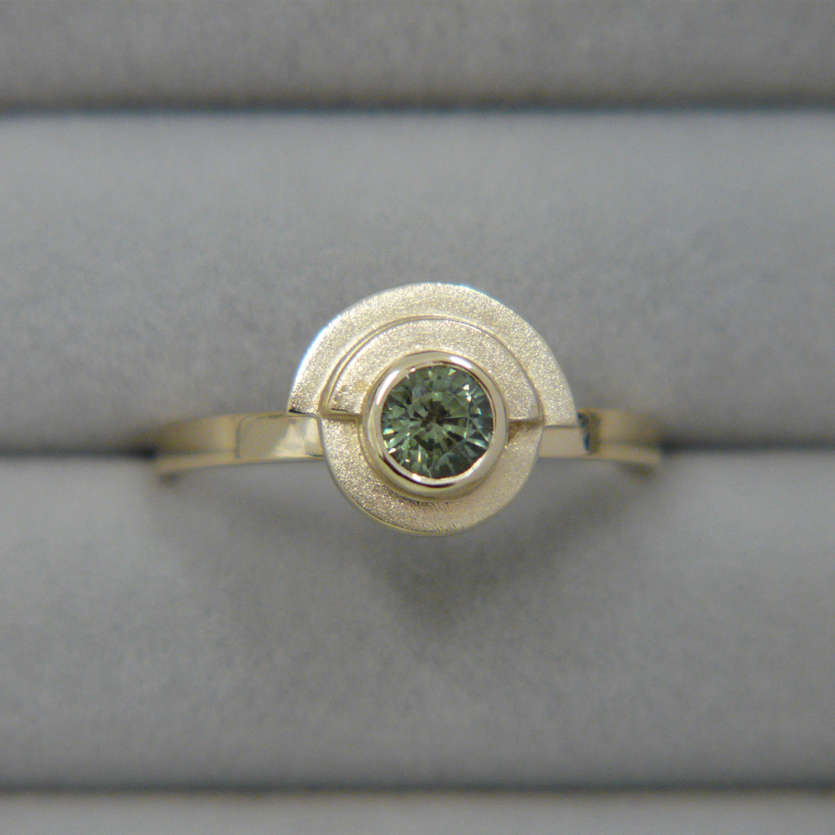 GREEN SAPPHIRE DECO RING image 2