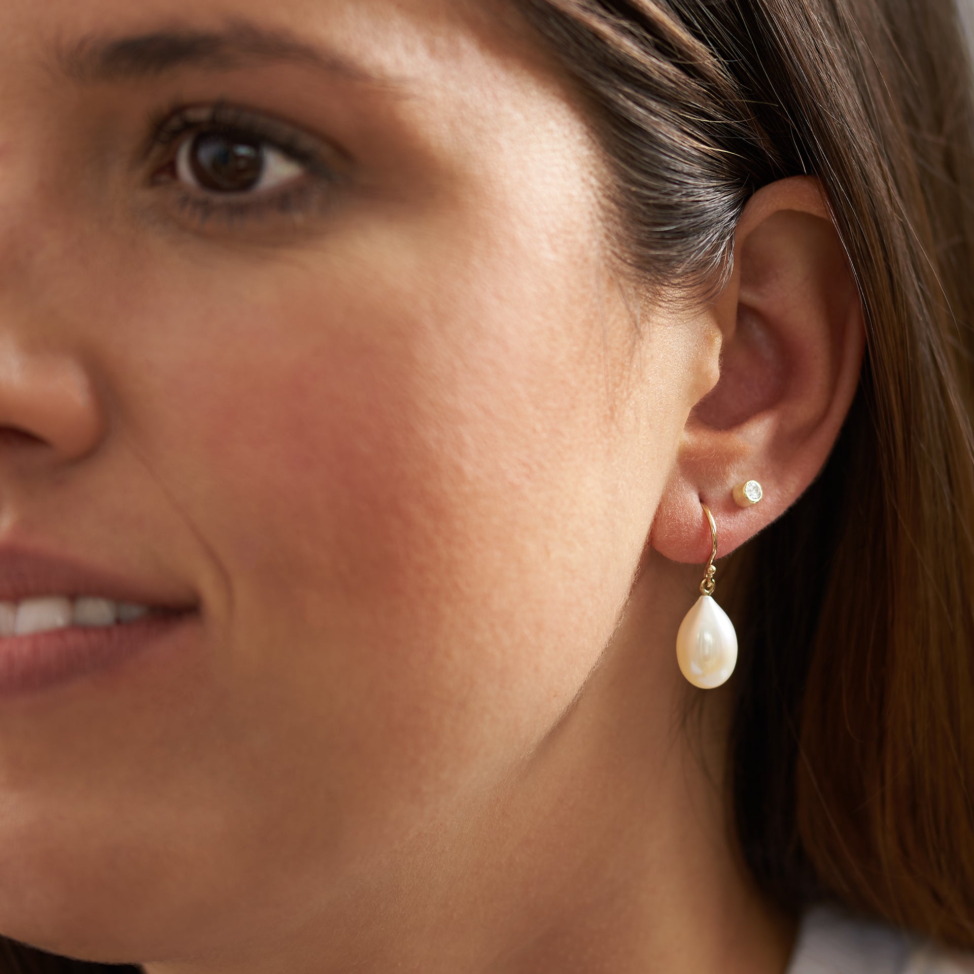 OVAL PEARL DROP EARRINGS image 1
