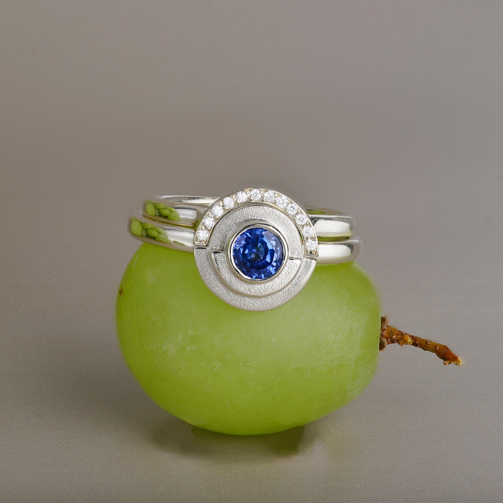 SAPPHIRE RING, WHITE GOLD DECO RING SET image 4