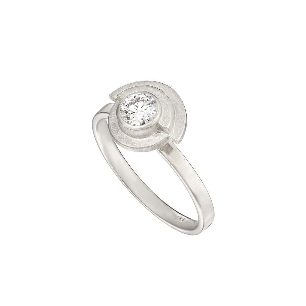 WHITE GOLD DIAMOND DECO RING image 1