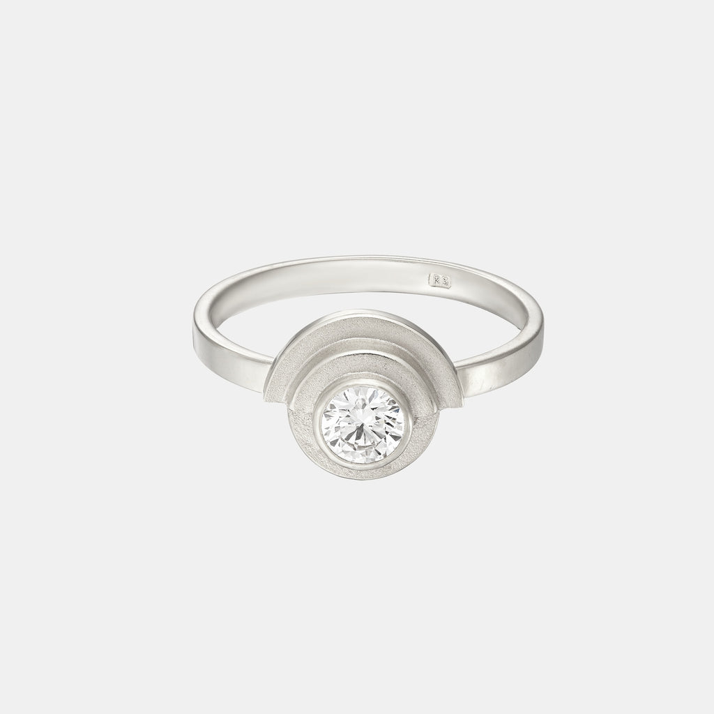 WHITE GOLD DIAMOND DECO RING image 0