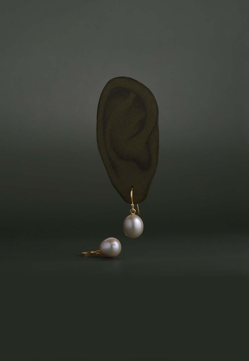 OVAL PEARL DROP EARRINGS image 3