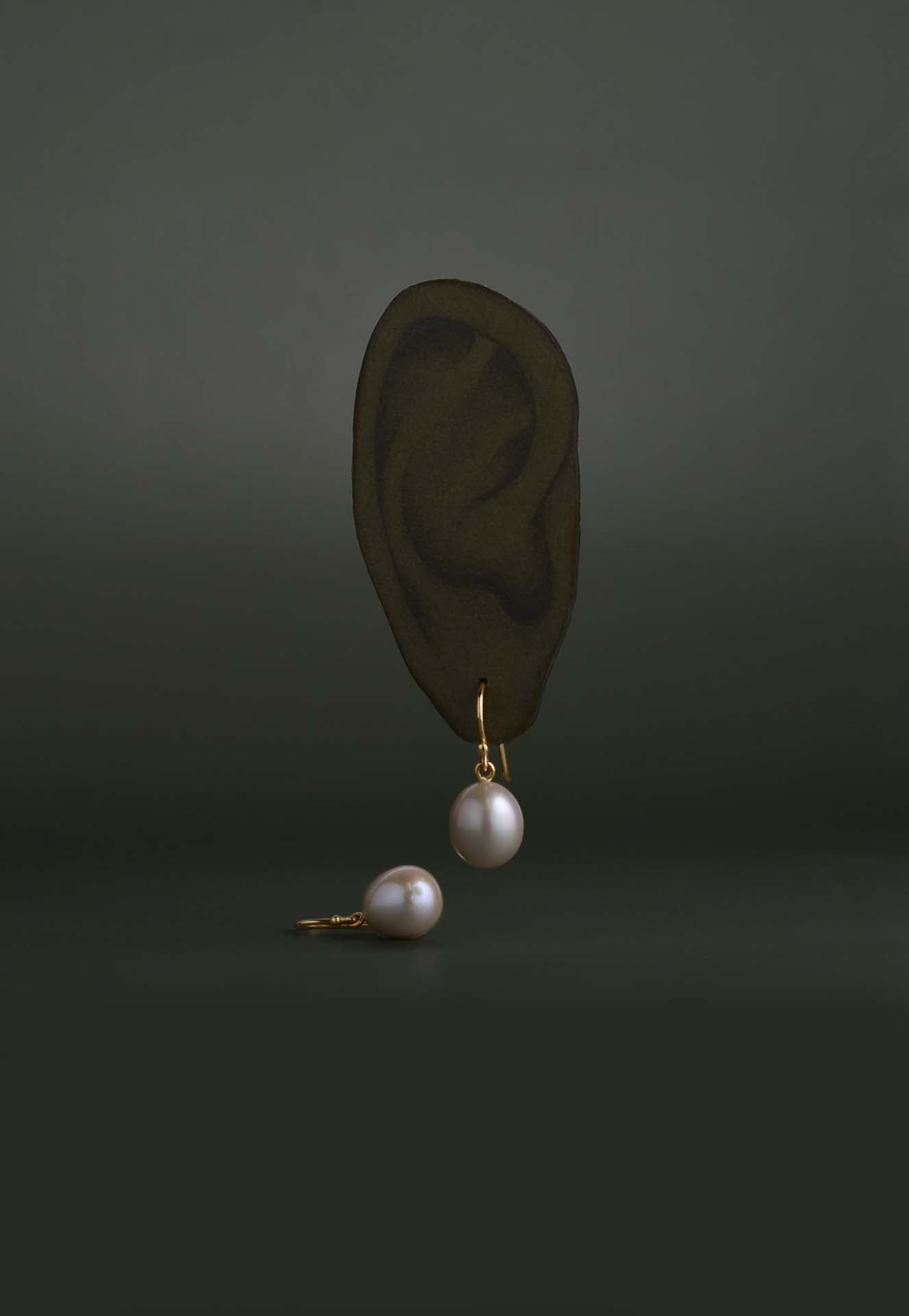 OVAL PEARL DROP EARRINGS image 3