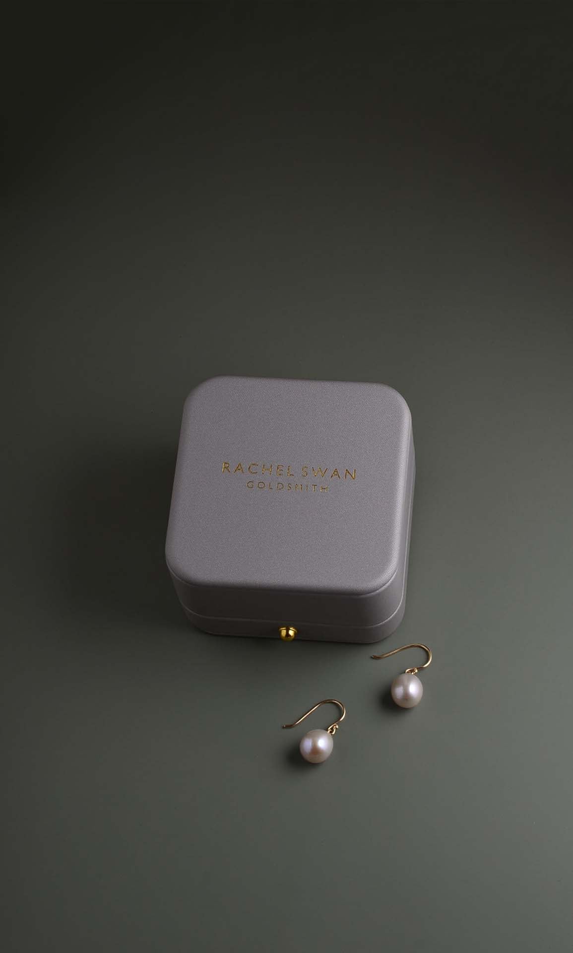 OVAL PEARL DROP EARRINGS image 2