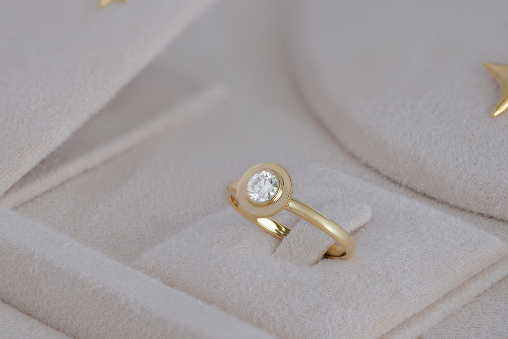 18ct CLASSIC DIAMOND RING image 3