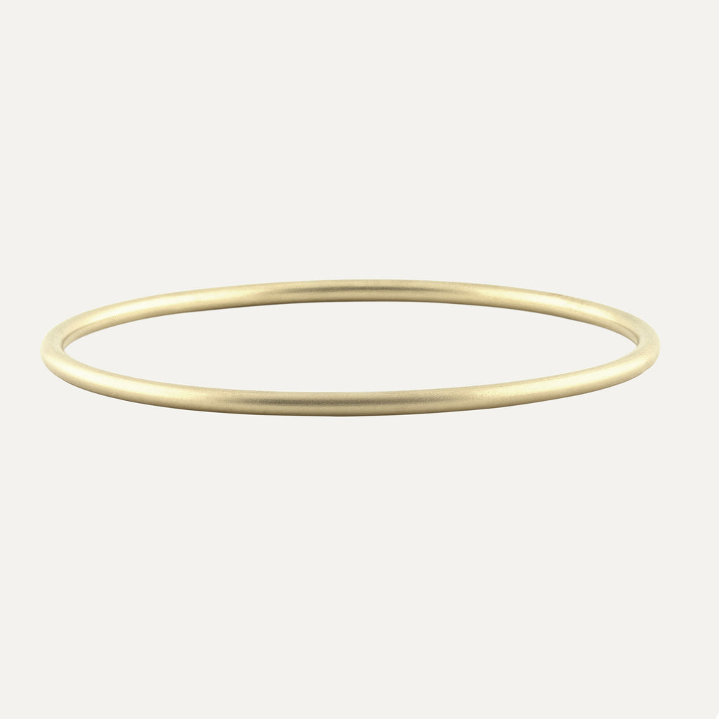 gold 3mm bangle, handmade in Dublin by Rachel Swan Goldsmith