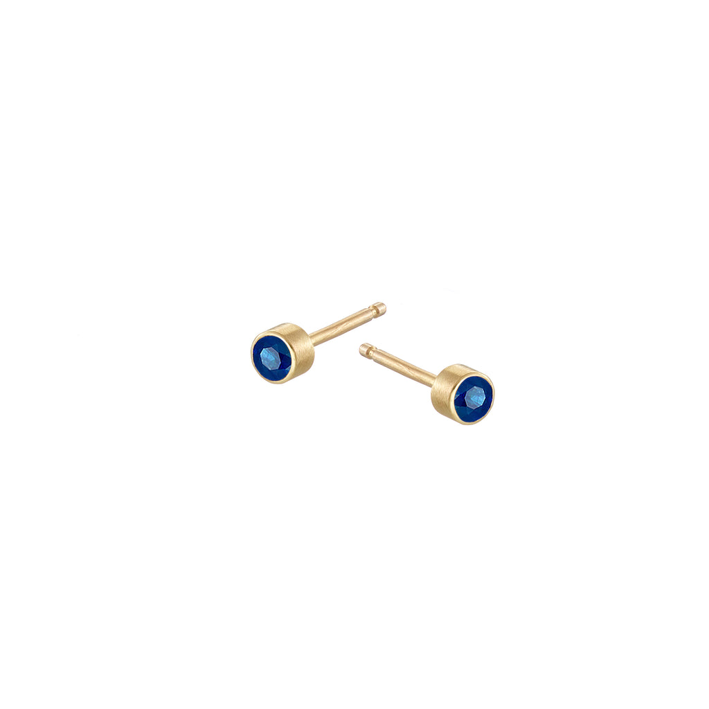gold sapphire stud earrings, handmade in Dublin by Rachel Swan Goldsmith