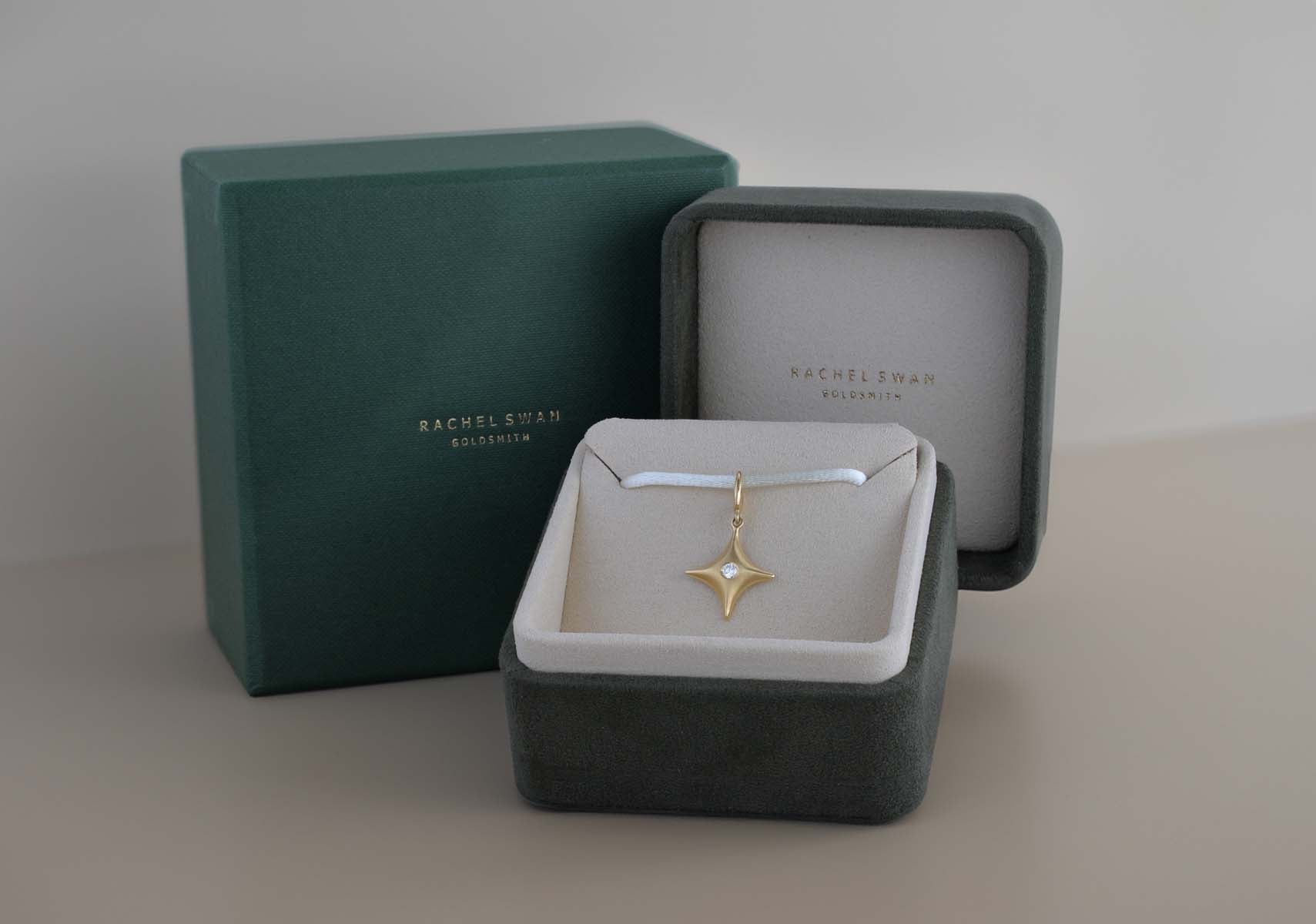 18ct Large Rian
