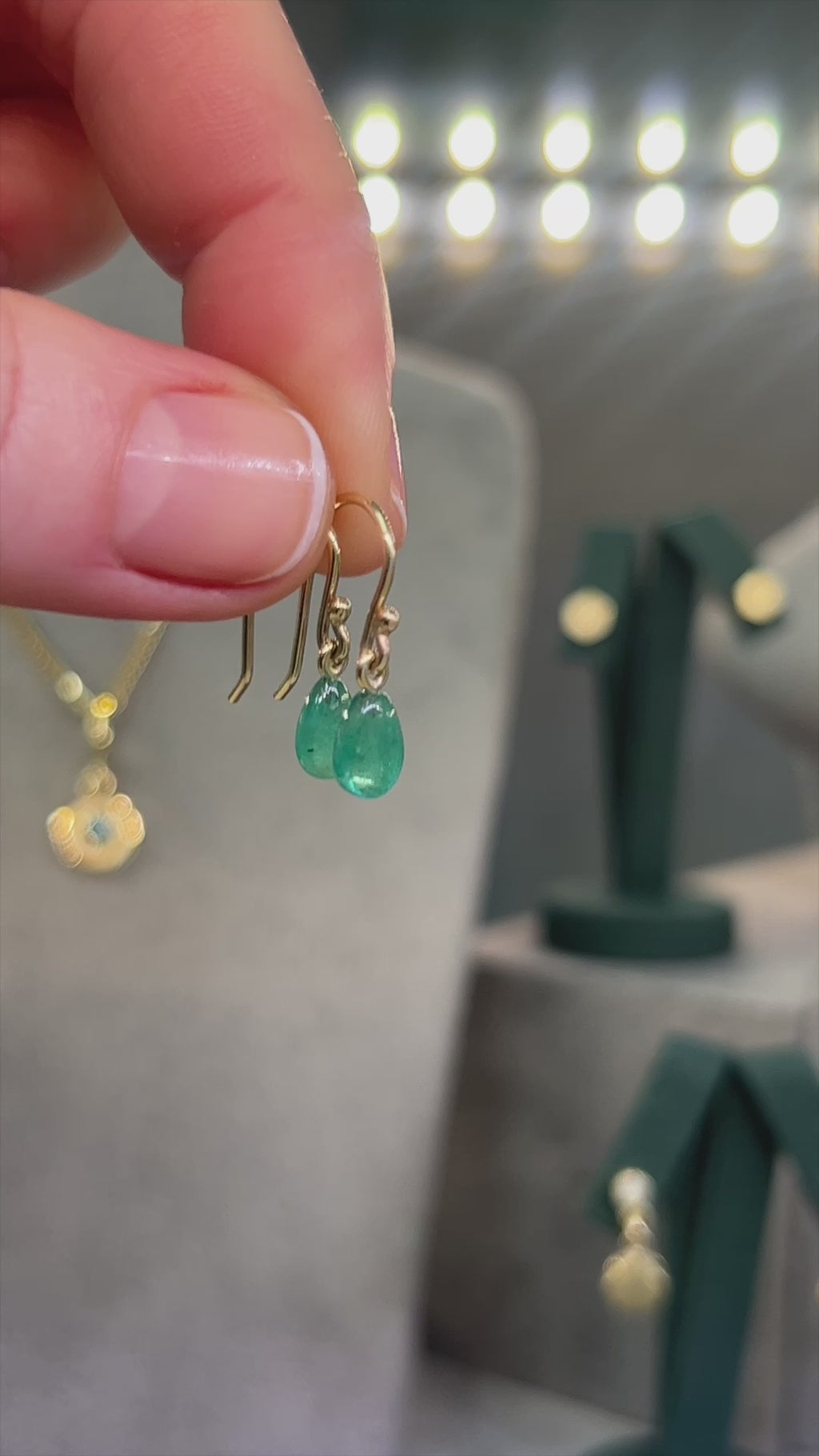MINI EMERALD DROPLET EARRINGS